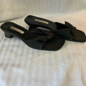 **SOLD** Vintage 90’s Kitten Heels